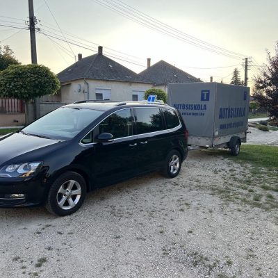 Netcar Csorna Autóiskola oktató