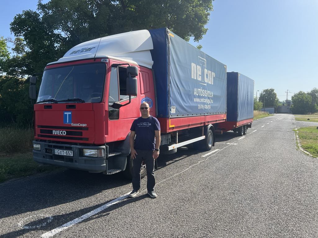 Netcar Csorna Autóiskola oktató